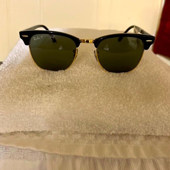 I am selling a brand new pair of Ray-Ban sunglasses with a tag still on it